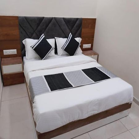 Galaxy Inn Hotel Ahmedabad Exterior foto