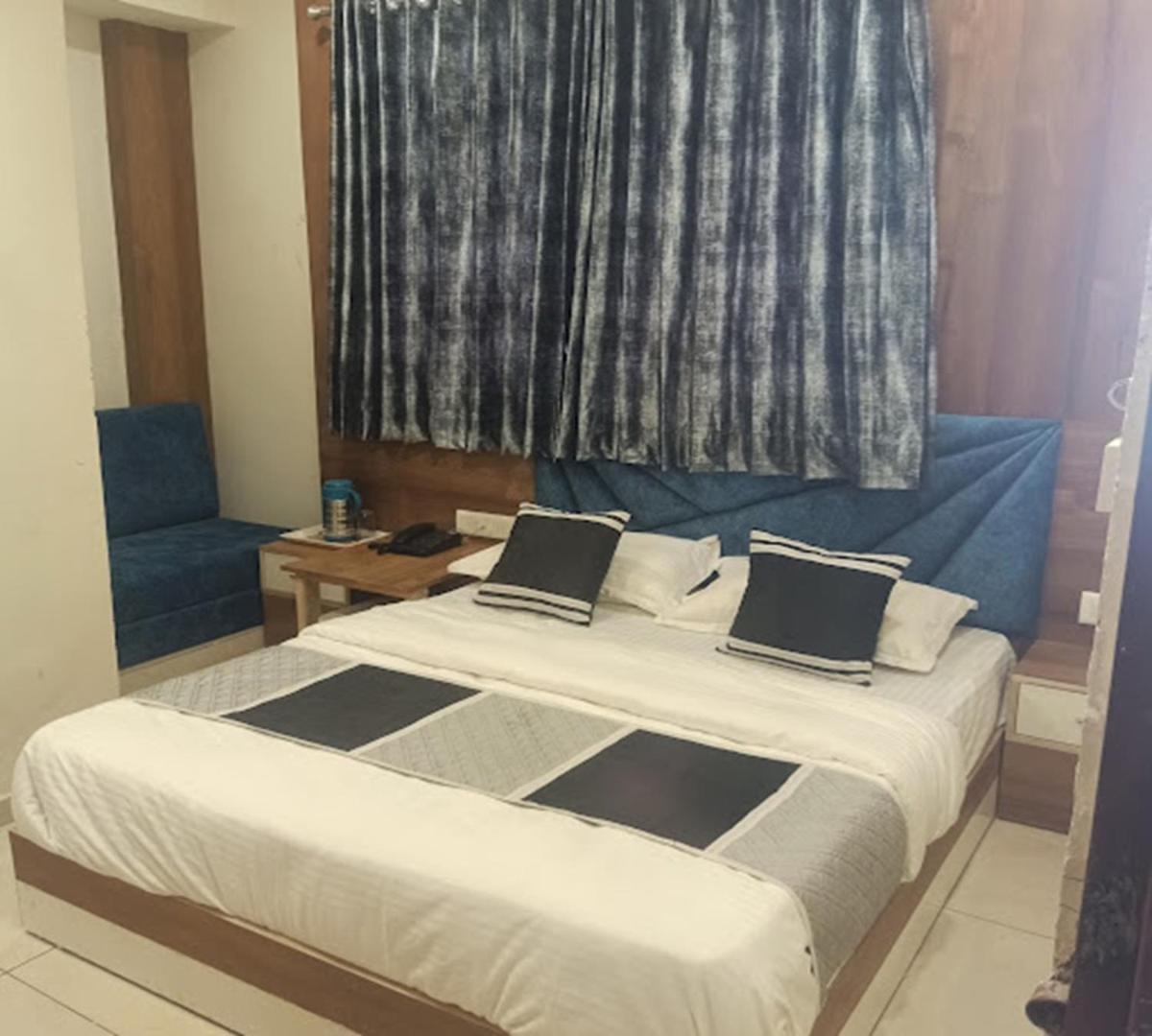 Galaxy Inn Hotel Ahmedabad Exterior foto