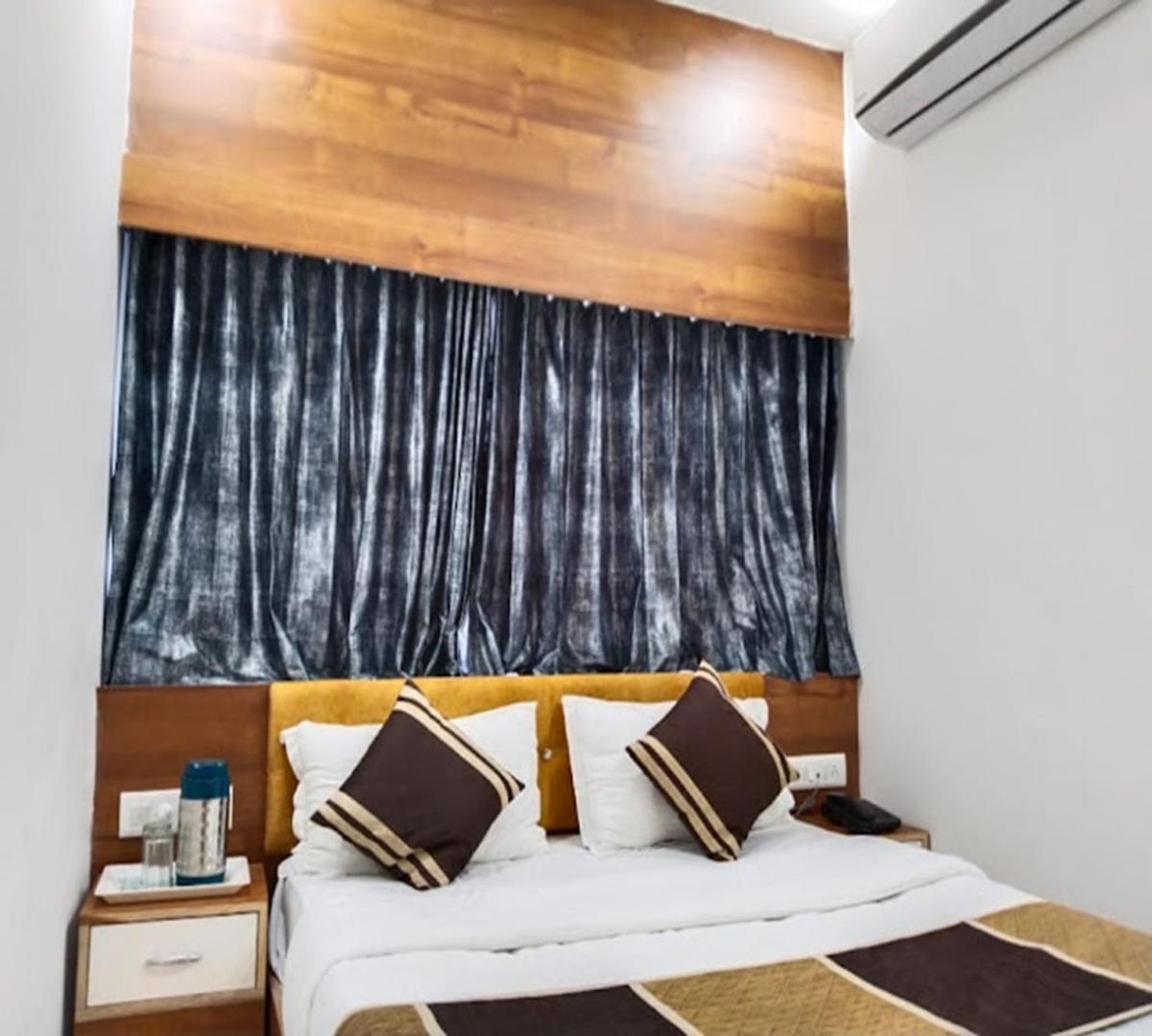 Galaxy Inn Hotel Ahmedabad Exterior foto