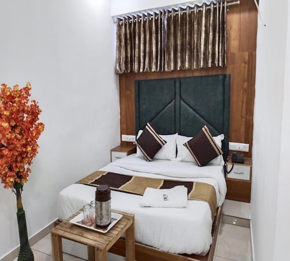 Galaxy Inn Hotel Ahmedabad Exterior foto