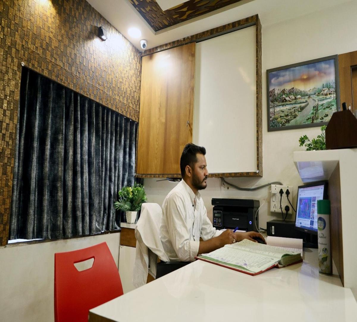 Galaxy Inn Hotel Ahmedabad Exterior foto