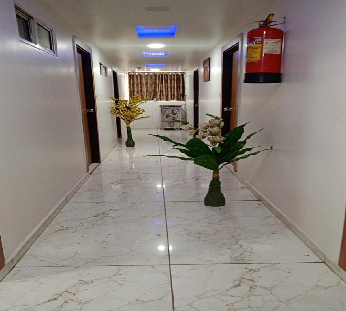 Galaxy Inn Hotel Ahmedabad Exterior foto